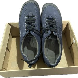 Clark’s navy shoe